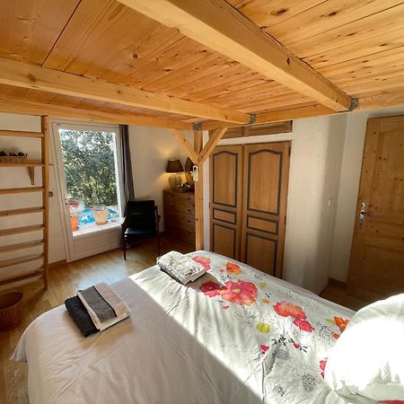 Le Calme De La Garrigue Bed & Breakfast Russan Exterior photo