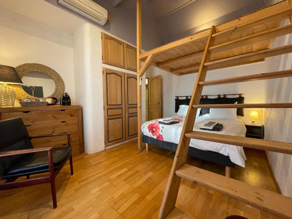 Le Calme De La Garrigue Bed & Breakfast Russan Exterior photo