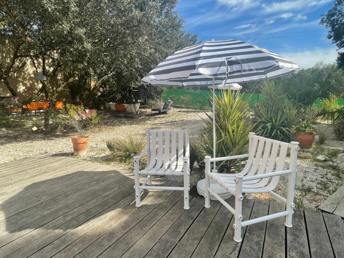 Le Calme De La Garrigue Bed & Breakfast Russan Exterior photo