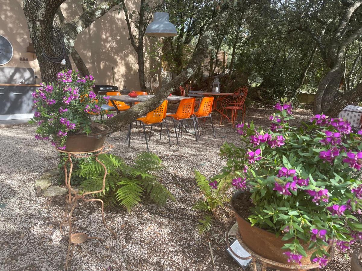 Le Calme De La Garrigue Bed & Breakfast Russan Exterior photo