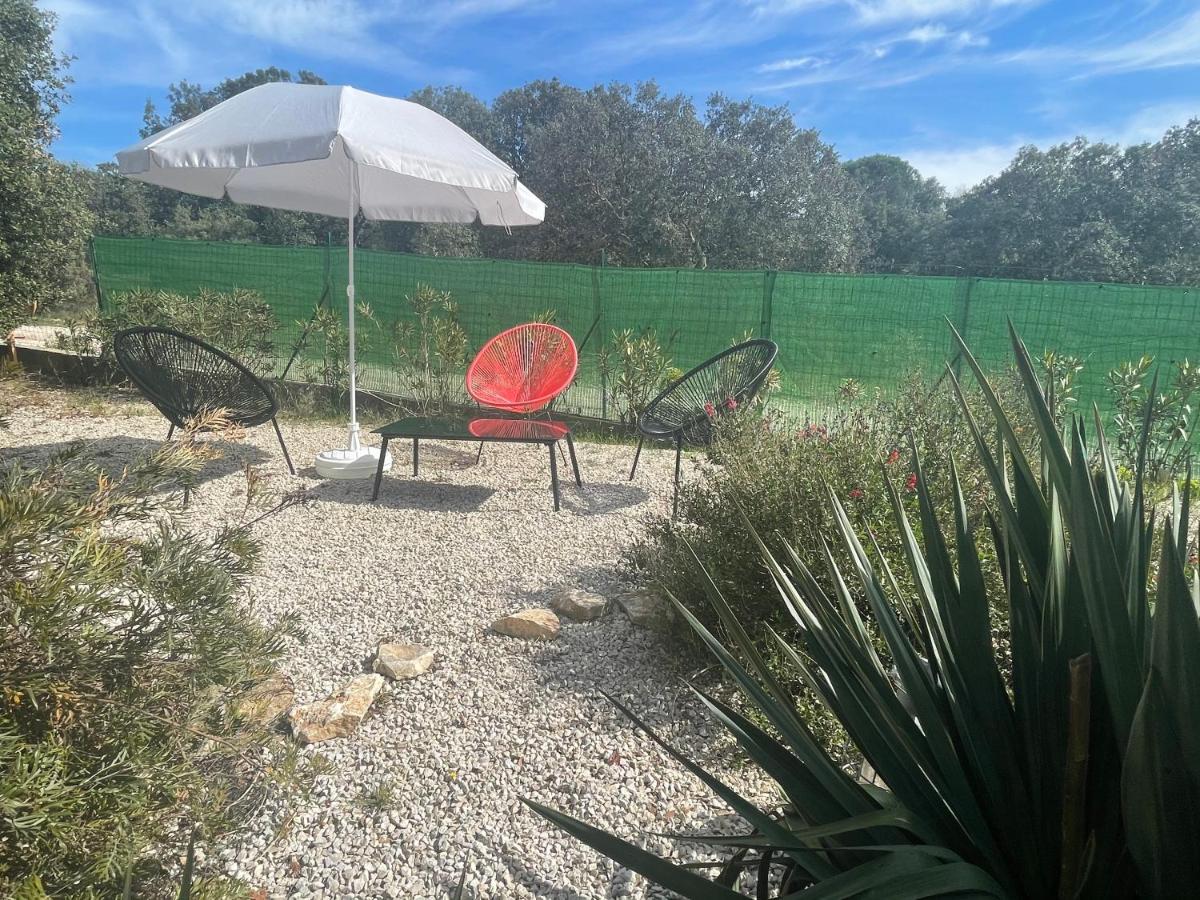 Le Calme De La Garrigue Bed & Breakfast Russan Exterior photo