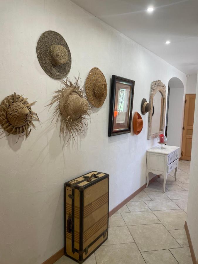 Le Calme De La Garrigue Bed & Breakfast Russan Exterior photo
