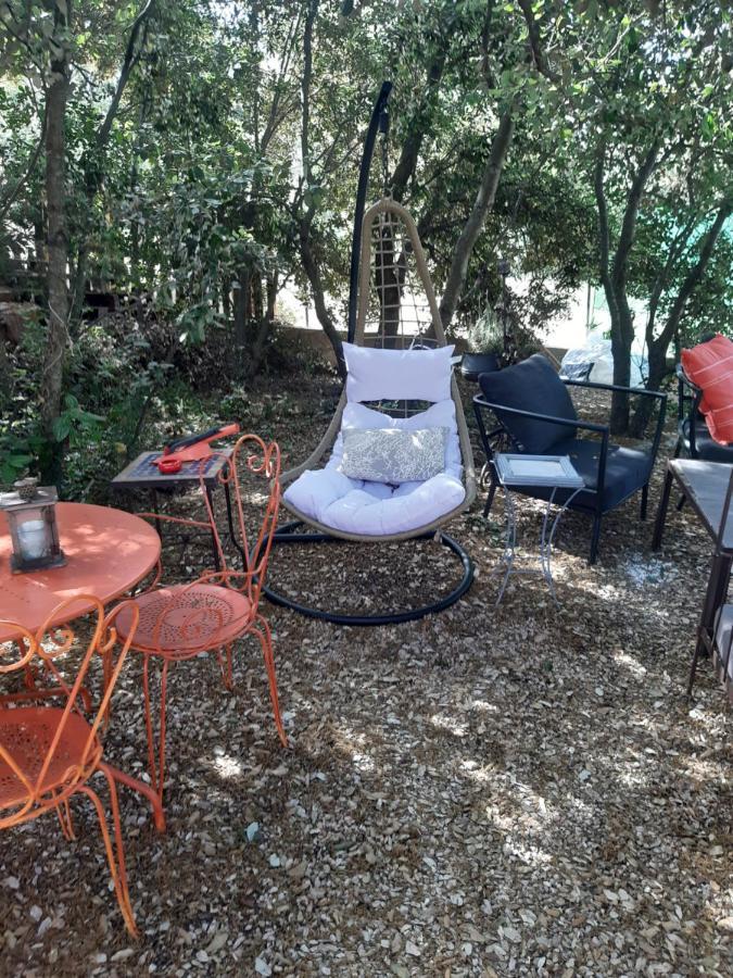 Le Calme De La Garrigue Bed & Breakfast Russan Exterior photo