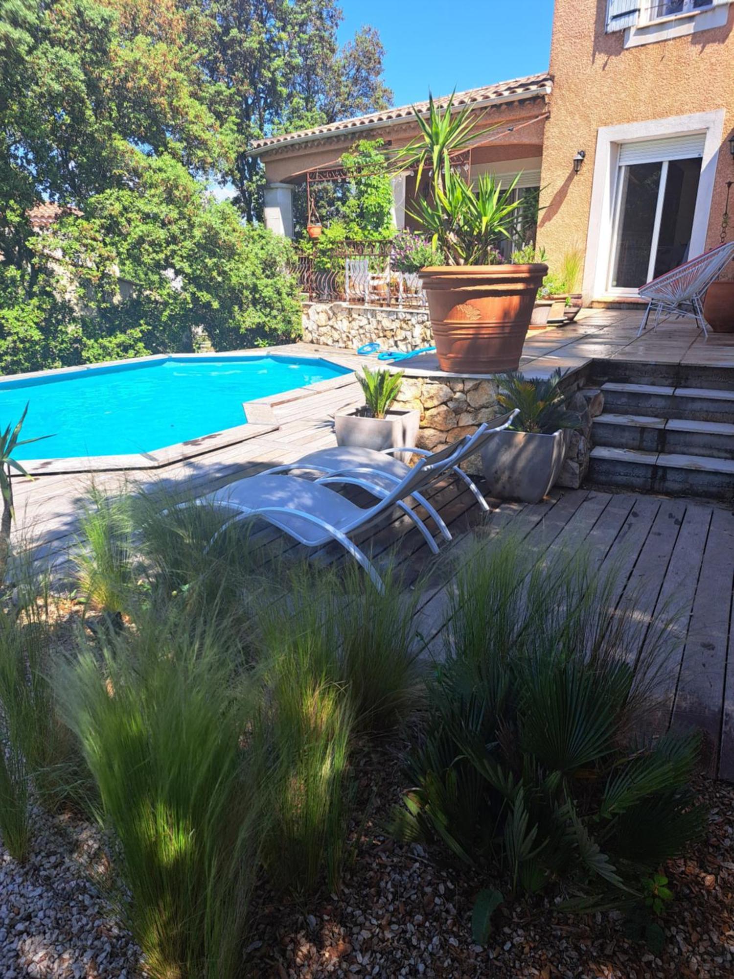 Le Calme De La Garrigue Bed & Breakfast Russan Exterior photo