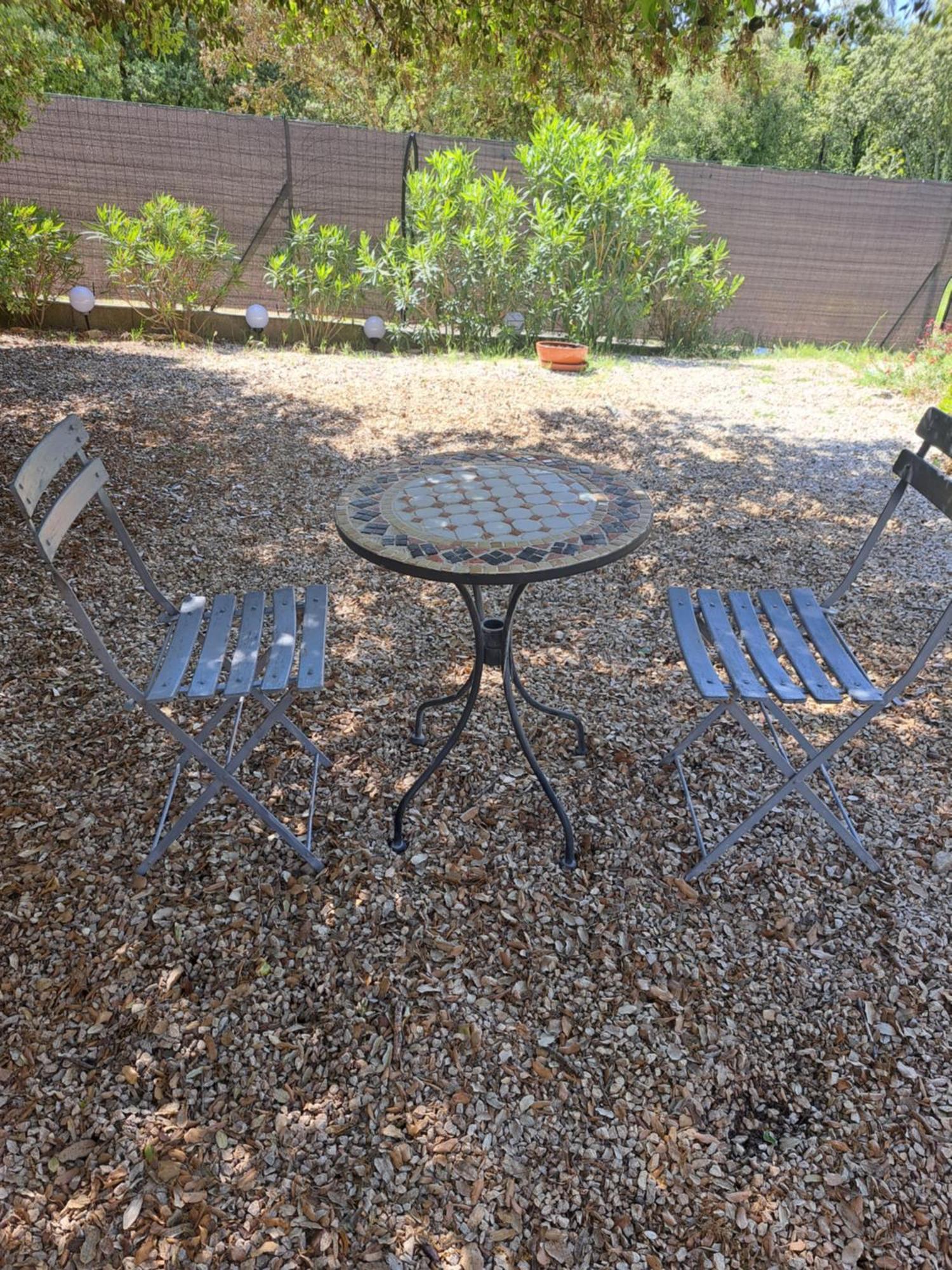 Le Calme De La Garrigue Bed & Breakfast Russan Exterior photo